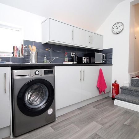 Modern Guesthouse, Fast Wi-Fi, Street Free Parking, Central, Fully Equipped Cardiff Exterior photo