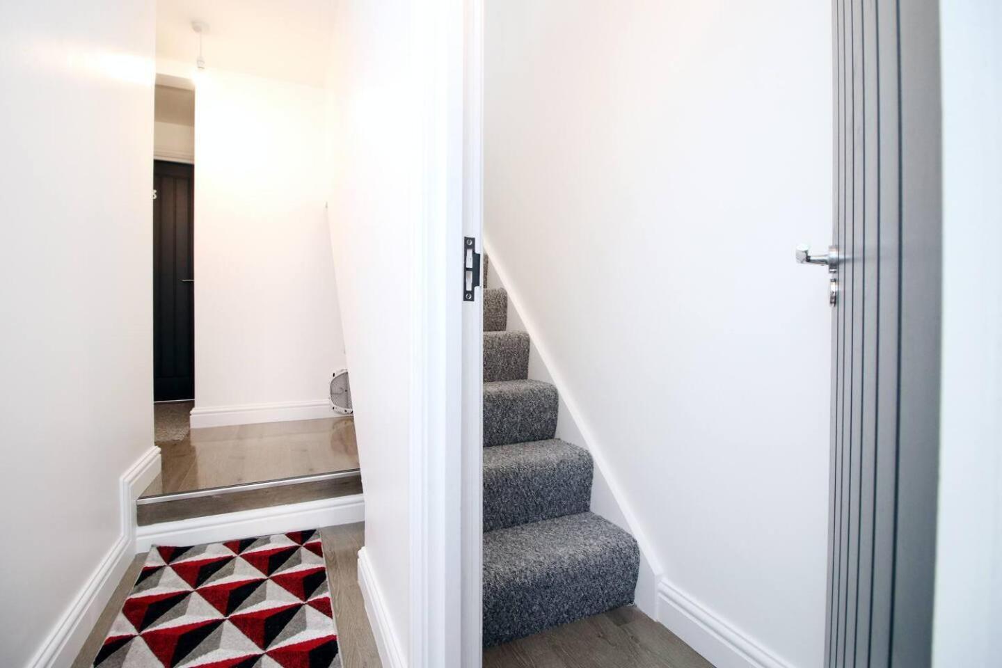 Modern Guesthouse, Fast Wi-Fi, Street Free Parking, Central, Fully Equipped Cardiff Exterior photo