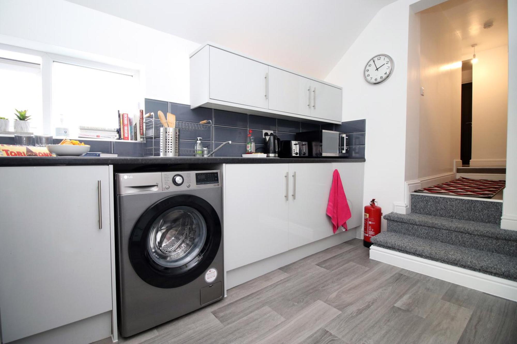 Modern Guesthouse, Fast Wi-Fi, Street Free Parking, Central, Fully Equipped Cardiff Exterior photo