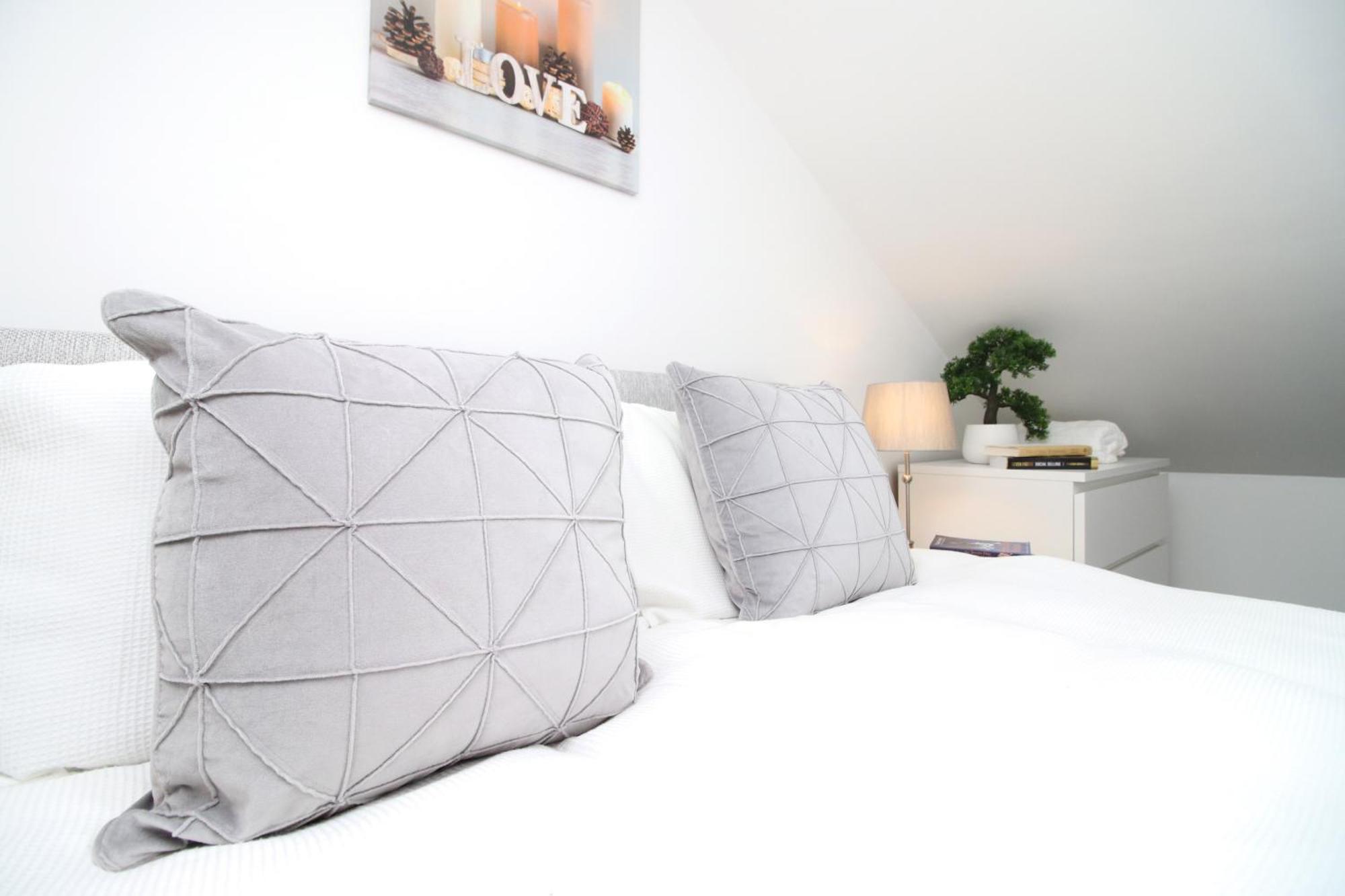 Modern Guesthouse, Fast Wi-Fi, Street Free Parking, Central, Fully Equipped Cardiff Exterior photo