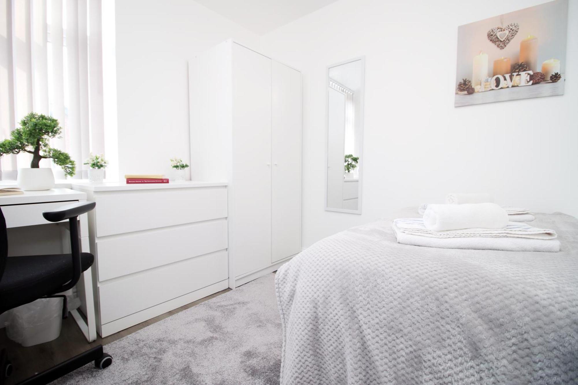 Modern Guesthouse, Fast Wi-Fi, Street Free Parking, Central, Fully Equipped Cardiff Exterior photo