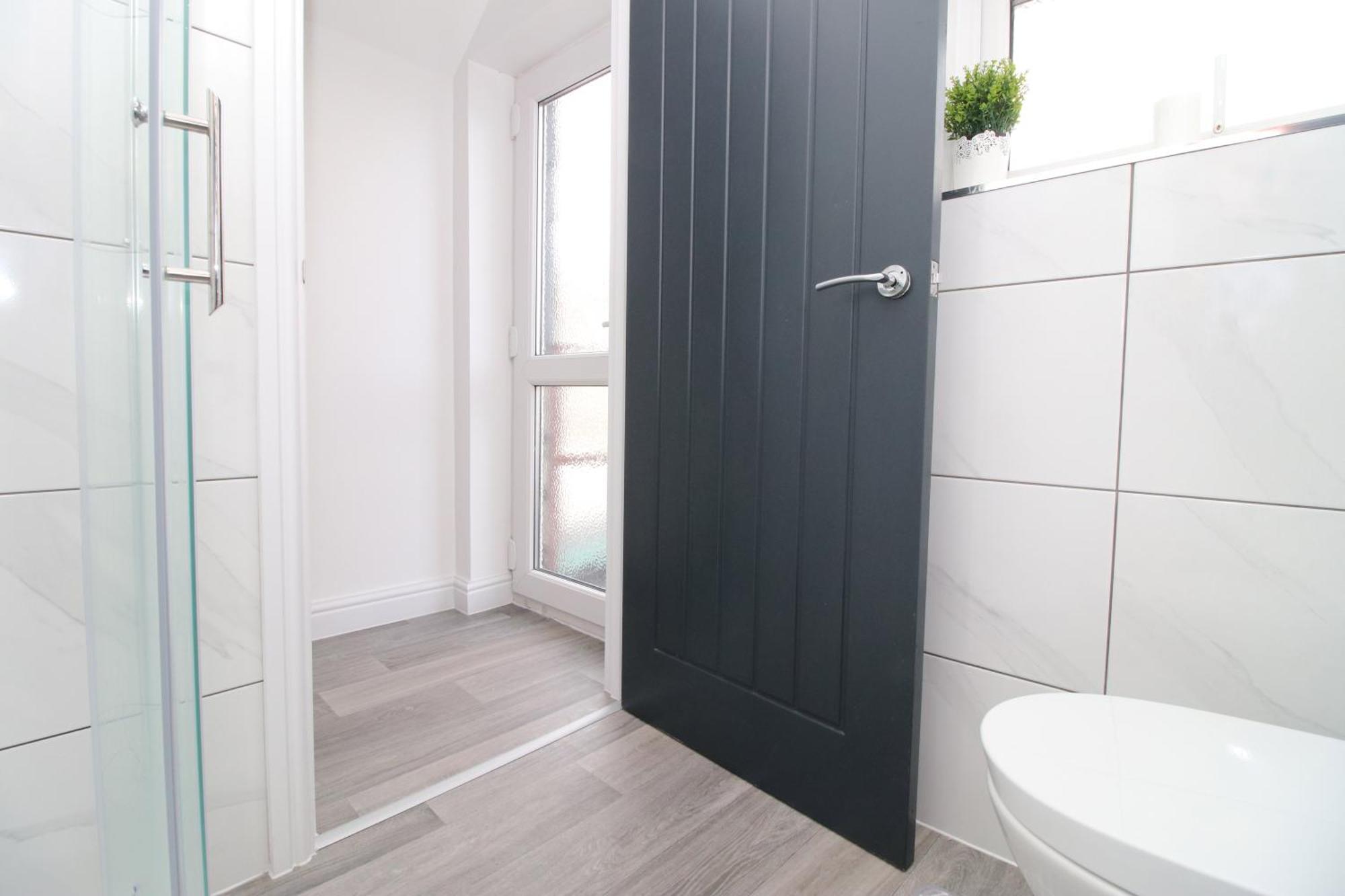 Modern Guesthouse, Fast Wi-Fi, Street Free Parking, Central, Fully Equipped Cardiff Exterior photo